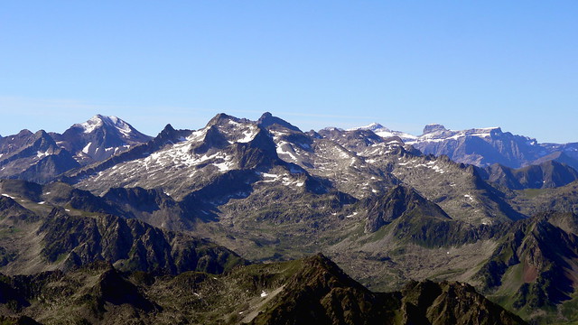 Les Pyrénées vue depuis le pic du midi de Bigorre 2876m.