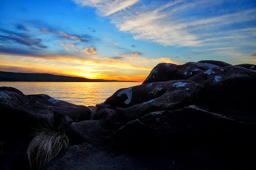 sunrise lake northshore grass rocks clouds lichen spring lakesuperior grandmarais shore sky nature natur sonyalpha sonynex3 sony cloudsstormssunsetssunrises mg johnrystad