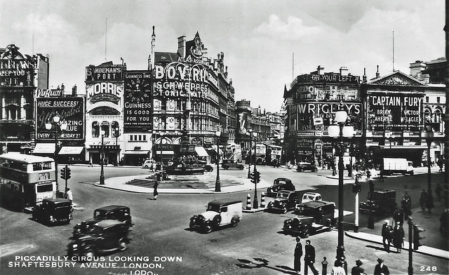 Piccadilly Circus: 1939