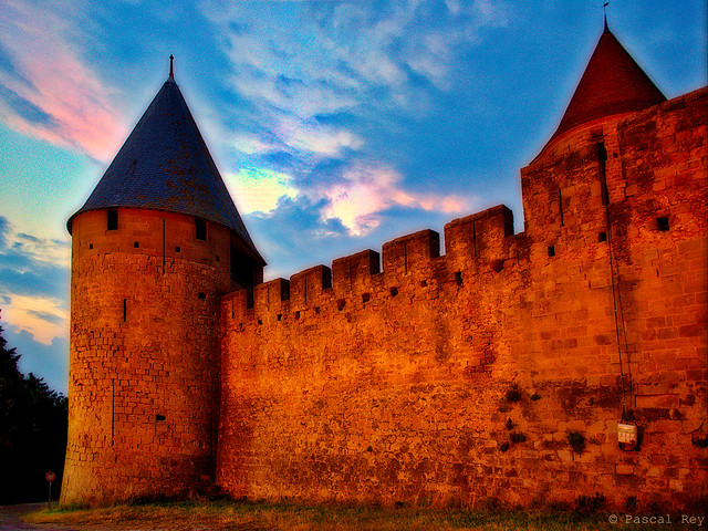 Coucher de soleil sur les fortifications de Carcassonne.
