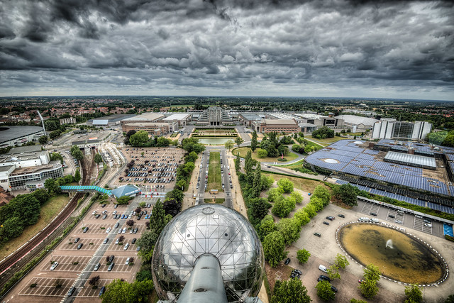Atomium with View