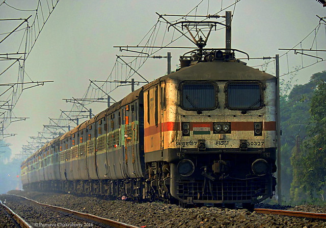 Indian Railways : Basking in afternoon sun ! Late running Kalka Mail races past towards Howrah !