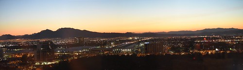 rquk nikon d750 night throughglass roomwithaview resort lasvegas dawn sunrise afsnikkor70200mmf28efledvr thepanoramafactory panoramic stitched iso12800