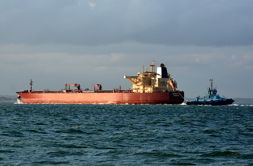 Affinity V rounding the brambles bank | by A F Photos