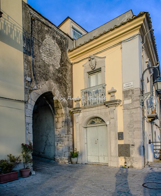 Casalbore (AV), 2017, Porta Fontana e Palazzo Maraviglia.