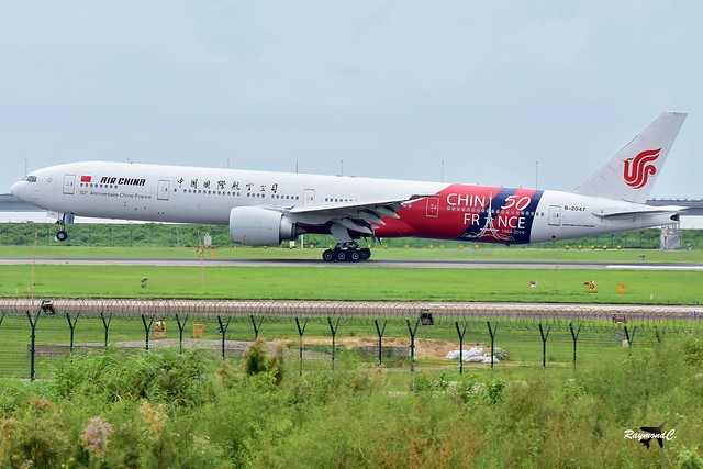 Air China Boeing 777-39L(ER) B-2047 (50° Anniversaire Chine-France Livery).