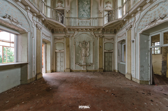 abandoned Manor IT2-1