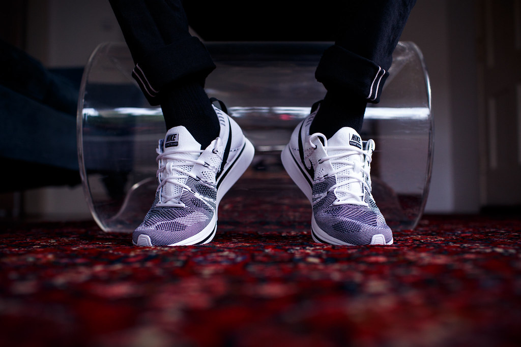 Derecho gradualmente Avenida 2017 Nike Flyknit Trainer white/black on feet | airjordanjack | Flickr