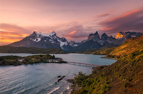 landscape sunset chile patagonia lagopehoe torresdelpaine cuernosdelpaine nature southamerica travel cloudy day