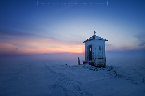 żurawica województwopodkarpackie polska chapel fog night landscape fields wyszatyce winter sky snow frost scenery pentax samyang14f28