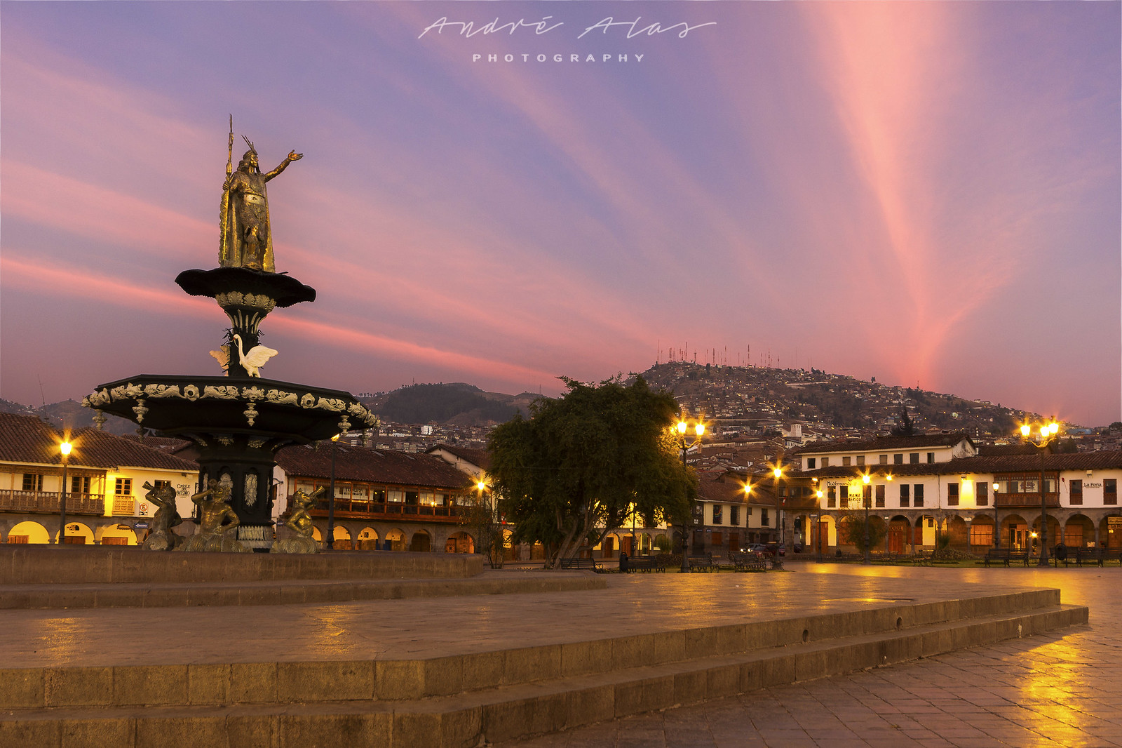 Pachacutec Statue - Dawn in Plaza de las Armas (Cusco - Peru)