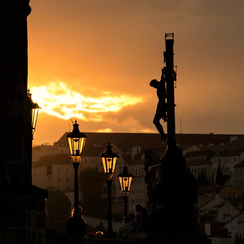 sunset charles bridge footbridge vltava river clouds silhouette crucifixion cross jesus gas lamp lamps highlight prague czech republic