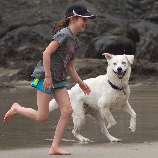 Happy Dog, Happy Girl - Nikon D750 - AFS Nikkor 28-300mm 1:3.5-5.6G VR