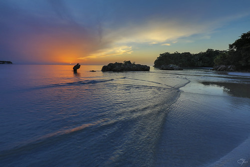 Luces del Verano by Guillermo Armenteros, Playa Bonita, Las Terrenas, un atardecer antológico