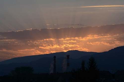 freiburg sunburst sunrise sunrays morning blackforest schwarzwald mountains landscape silhouette layers nikond7100 nikkor85mmf18 85mmf18