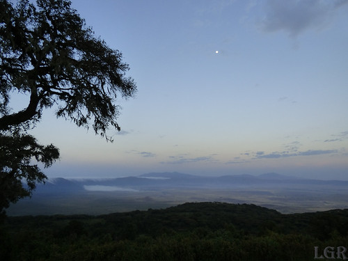 p2520710 ngorongoro tanzania cráter crater nube africa amanecer sunrise safari roysafaris