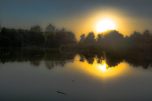 landscape sunset water pond étang paysage dusk crepuscule reflet reflection mirror miroir velvia