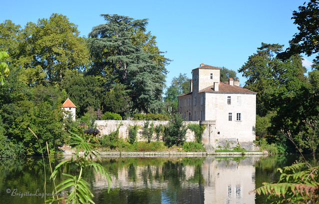 Château de Ferrassou au bord du Lot, rive droite (St-Sylvestre/Lot, Lot-et-Garonne)