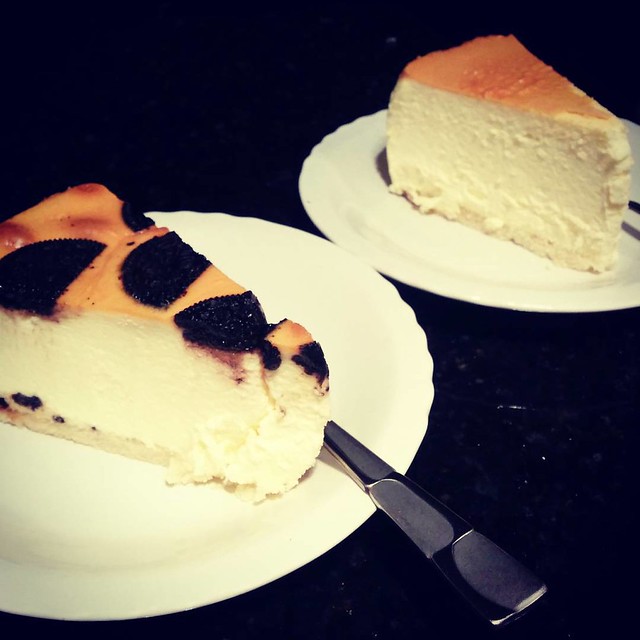 Beautiful Oreo and plain cheesecake from Lindy's #NYC #NewYork #newyorknewyork #manhattan #midtown #nycheesecake