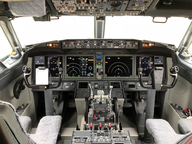 737 MAX8 Cockpit
