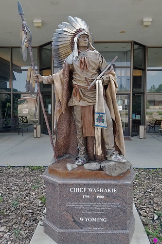 copyright allrightsreserved wyoming gverver 2017 sculpture statue shoshone indian chiefwashakie fortwashakie wy