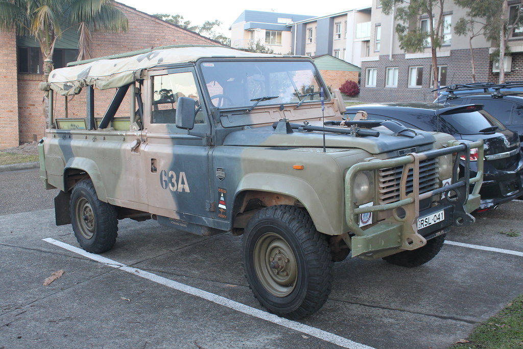 Land Rover Defender Ex Army : Ex army Australian and New Zealand ...