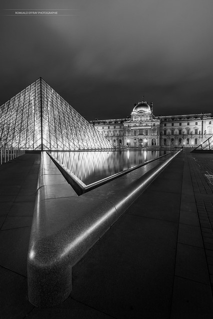 Le Louvre - PARIS-