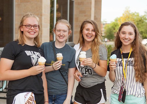 Inspiring change one ice cream social at a time! Student senators greeted new students today to talk about how Student Senate makes a difference to our campus community, with students creating positive change! #GoValpo #WelcomeWeek17