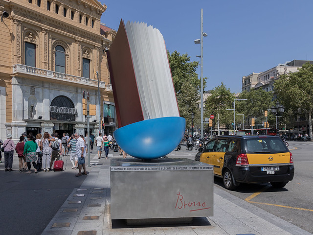 2017/08/18 12h37 Joan Brossa, Monument au livre (Barcelone)