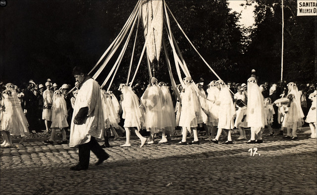 Polnische römisch-katholische prozession der Mädchen in Erstkommunion-Kleidung in Wilna, 1920er Jahre