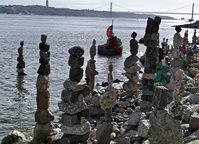 Urban Art, made with stones obtained from the Tagus River