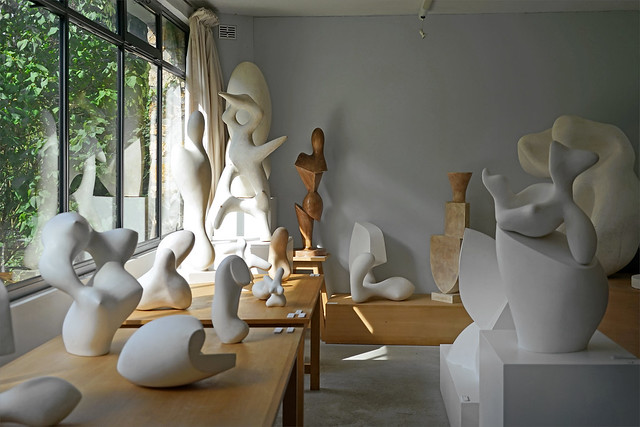 Le jardin de sculptures et les ateliers de plâtres (Fondation Arp, Clamart)