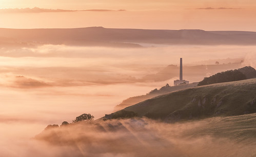 inversion temperatureinversion hopevalley derbyshire thepeakdistrict castleton cementworks winnatspass thegreatridge ridge winhill mist misty sea magical england greatbritain uk shadows rays silhouettes moody atmospheric pano sunrise nikond7100 nikon55200mm landscapes landscapephotography layers