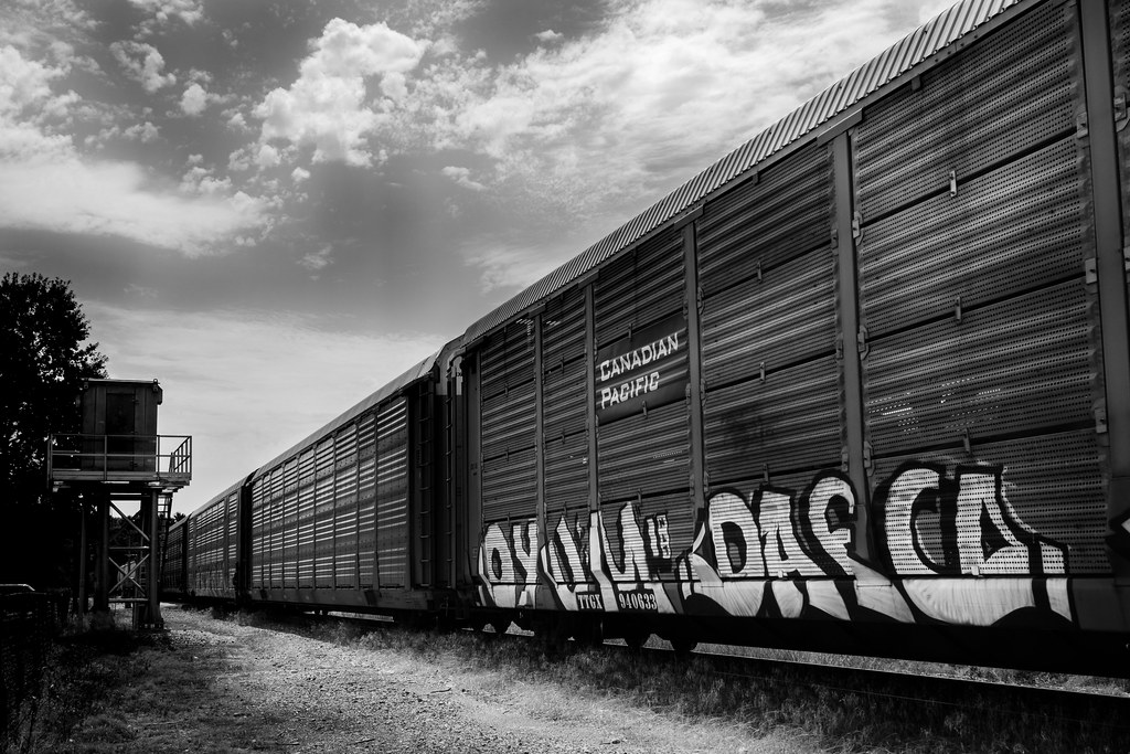 Train Through Hannibal MO | Phil Thomas | Flickr
