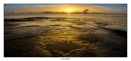 aube sunrise soleil leverdesoleil lumière couleurs orange reflets flaques eau mer océan rochers paysage kourou guyane