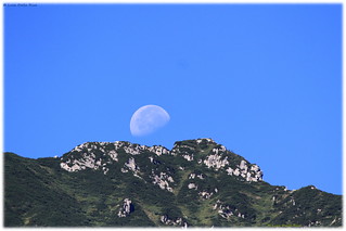 Moonset near to Forni Alti Mount / Tramonto della luna vicino a M.te Forni Alti