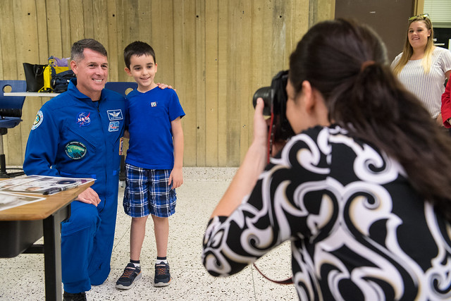 Astronaut Shane Kimbrough at Arlington Career Center (NHQ201709120123)