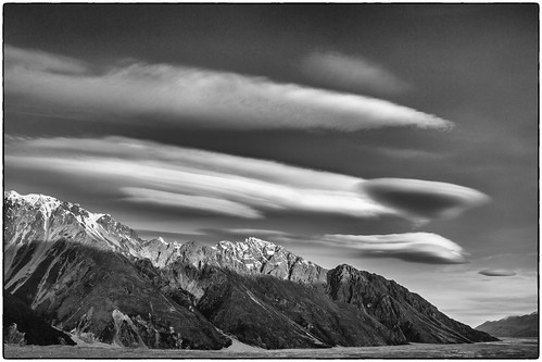 neuseeland wolken cloudsofnewzealand newzealand weather cloud clouds sky wetter atmosphere mountain glacier canon smooth blackandwhite travel tranquility sunset light shadow altocumulus lenticularis