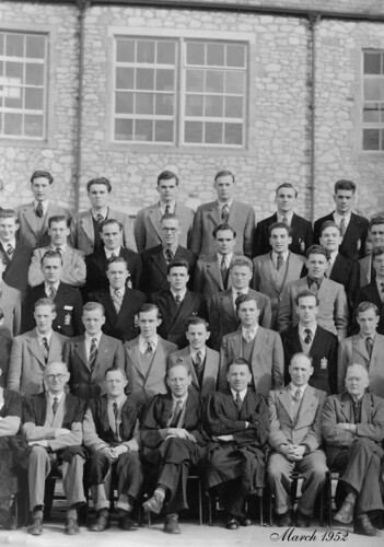 215#College students 1952  3   IP.   .