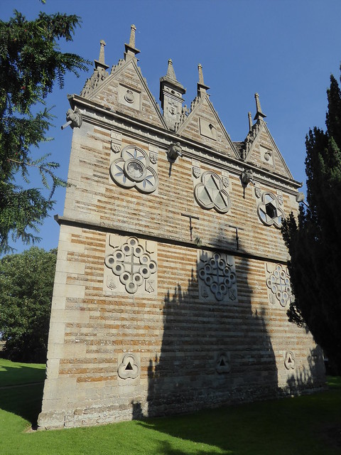 Rushton Triangular Lodge