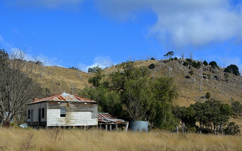 winter house abandoned farmhouse landscape day sunny australia nsw australianlandscape northerntablelands bluffrivervalley