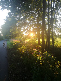 Sonnenunergang am Oberwiesenweg mit Fahrrad