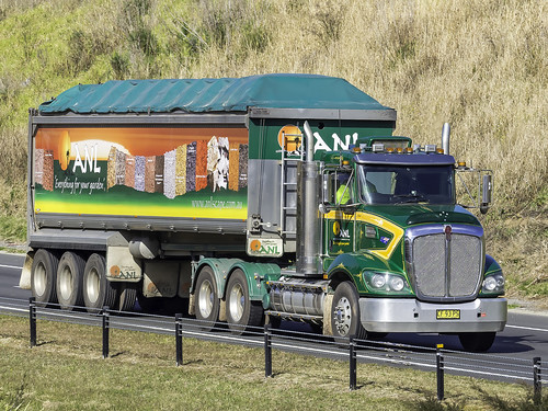 nswcf93ps kenworth australiannativelandscapes m7motorway horsleyparknsw australia nsw australianroadtransport roadtransport semitrailer australiantrucks aussietrucks roadfreight primemover lorry truck green