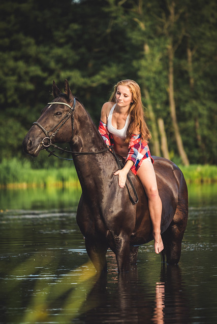 Girls & Horses