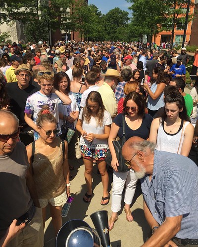 Over a thousand people have joined us on the concourse for the #solareclipse2017! #npsocial #newpaltz #sunynewpaltz