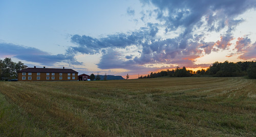 hommelvik østre trøndelag norway sunset farm farming field harvest clouds evening quiet silence canoneos5dmkiv canonef1635mmf4lisusm canon canonphoto