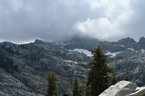 sequoia national park lakes trail hiking sierra nevada