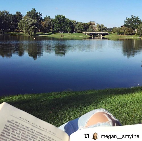 Take the time to find your place, breathe and relax. What good will come from worrying? ???????????? • • •#npsocial #newpaltz #reading #unwinding #nature #newpaltz #sunynewpaltz #book #reflection #Repost @megan__smythe
