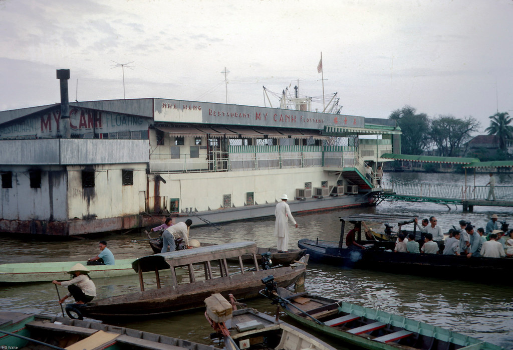 SAIGON 1967 - My Canh floating restaurant - Nhà hàng nổi Mỹ Cảnh - Photo by Major HG Waite