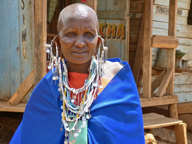 Femme masai aux yeux clairs